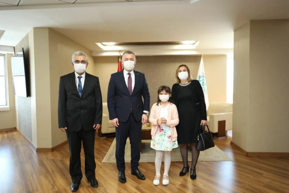 Küçük başkan büyükleri aşıya davet etti